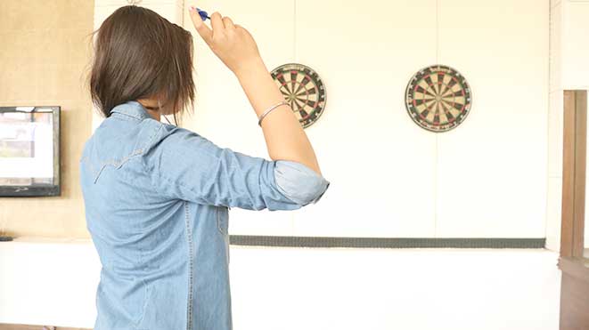 Play Dart Board at Della and revive your schools days